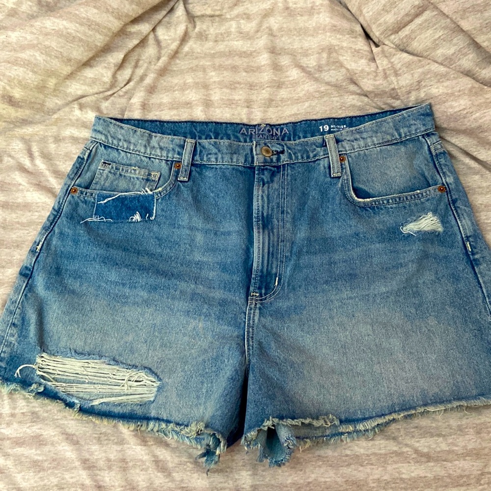 Arizona High rise ripped Jean shorts size 19 Juniors